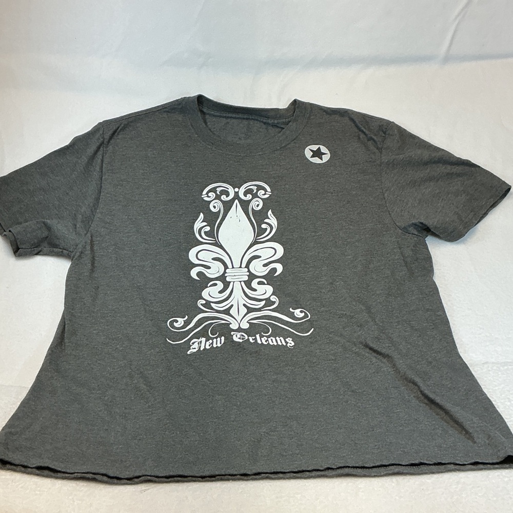 Men's Gray New Orleans Fleur-de-Lis Graphic Tee Sz L. 0706